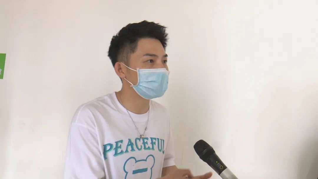 DƬ